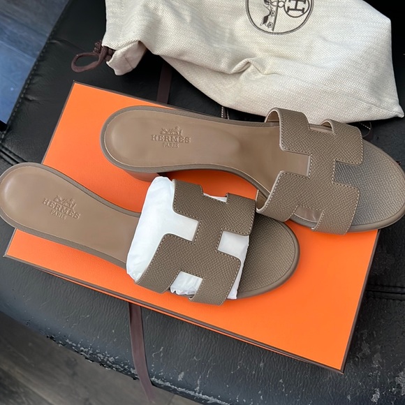 Hermes Other - hermes oasis sandal etoupe 37